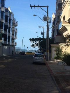 CASA NA QUADRA MAR EM MEIA PRAIA