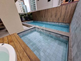 MORE EM UM APARTAMENTO QUADRA MAR