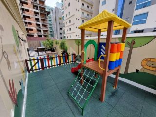 MORE EM UM APARTAMENTO QUADRA MAR