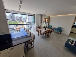 MORE EM UM APARTAMENTO QUADRA MAR