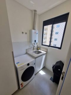 MORE EM UM APARTAMENTO QUADRA MAR