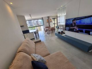 MORE EM UM APARTAMENTO QUADRA MAR