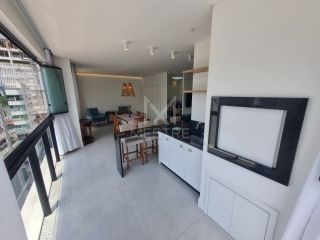 MORE EM UM APARTAMENTO QUADRA MAR