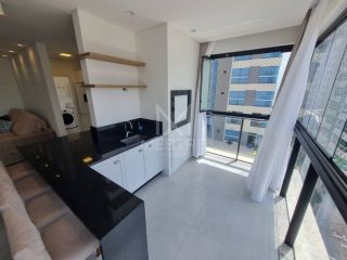 MORE EM UM APARTAMENTO QUADRA MAR
