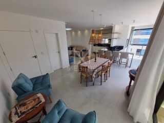 MORE EM UM APARTAMENTO QUADRA MAR