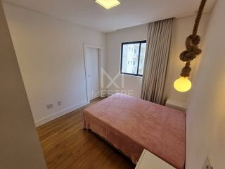 MORE EM UM APARTAMENTO QUADRA MAR