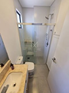 MORE EM UM APARTAMENTO QUADRA MAR