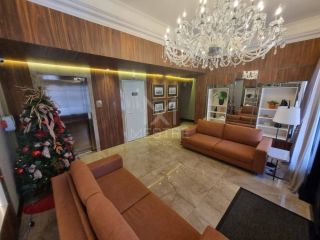 MORE EM UM APARTAMENTO QUADRA MAR