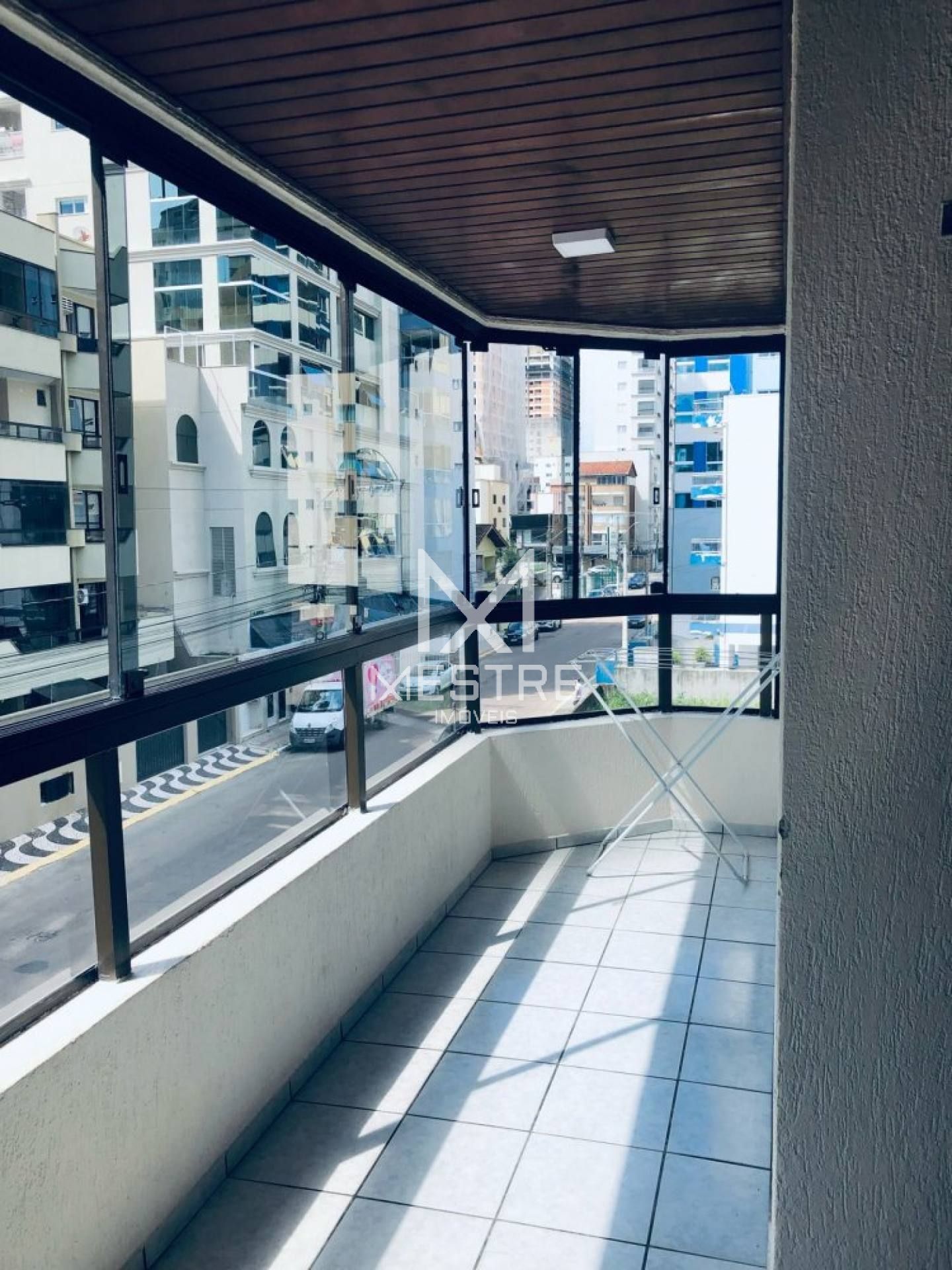 APARTAMENTO NA SEGUNDA QUADRA DO MAR MEIA PRAIA