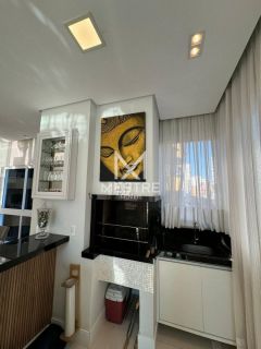 APARTAMENTO DIFERENCIADO NO CORAÇÃO DA MEIA PRAIA