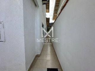 CASA COM 2 PAVIMENTOS NO BAIRRO JARDIM DOURADO