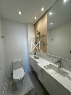 APARTAMENTO FINAMENTE MOBILIADO EM MEIA PRAIA