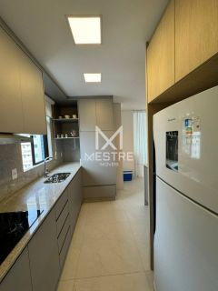 APARTAMENTO FINAMENTE MOBILIADO EM MEIA PRAIA