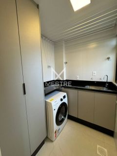 APARTAMENTO FINAMENTE MOBILIADO EM MEIA PRAIA