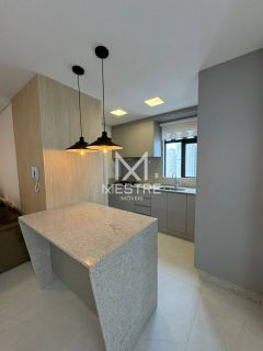 APARTAMENTO FINAMENTE MOBILIADO EM MEIA PRAIA