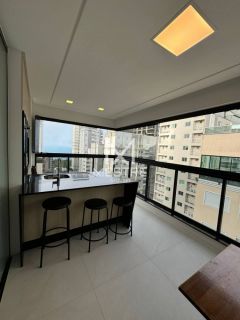APARTAMENTO FINAMENTE MOBILIADO EM MEIA PRAIA