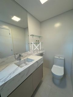 APARTAMENTO FINAMENTE MOBILIADO EM MEIA PRAIA