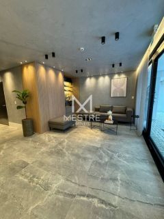 APARTAMENTO FINAMENTE MOBILIADO EM MEIA PRAIA
