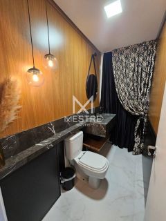 LINDO APARTAMENTO NO CORAÇÃO DA MEIA PRAIA