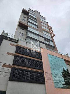 LINDO APARTAMENTO NO CORAÇÃO DA MEIA PRAIA