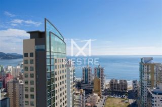 Flat 2 Quartos na Meia Praia entrega 10/2025