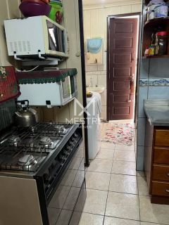 CASA À VENDA EM MEIA PRAIA
