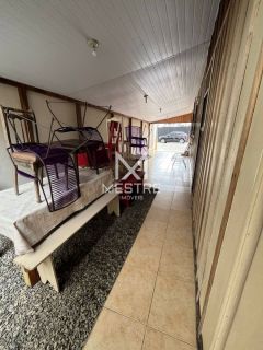 CASA À VENDA EM MEIA PRAIA