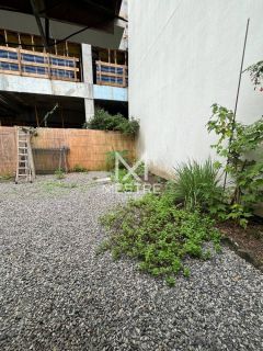 CASA À VENDA EM MEIA PRAIA