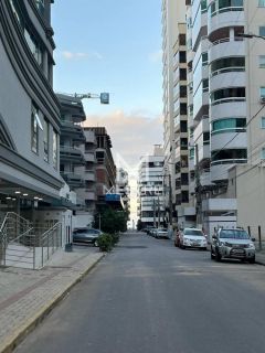 APARTAMENTO MOBILIADO EM MEIA PRAIA