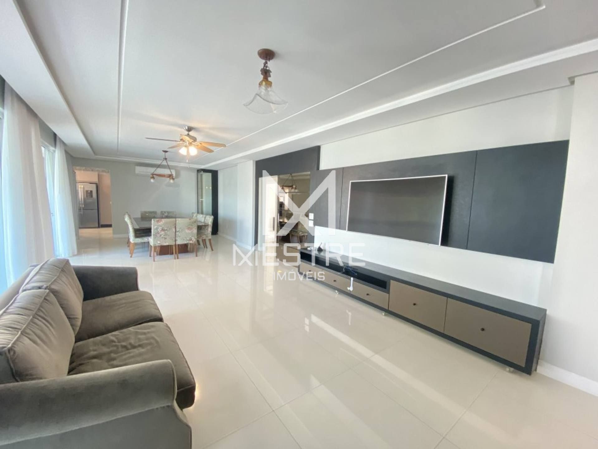 APARTAMENTO COM 04 SUÍTES NO CORAÇÃO DA MEIA PRAIA