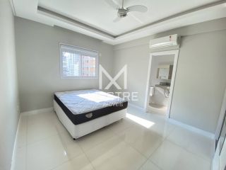 APARTAMENTO COM 04 SUÍTES NO CORAÇÃO DA MEIA PRAIA