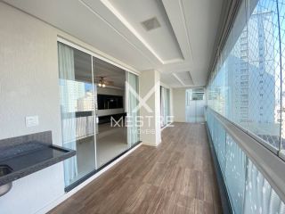 APARTAMENTO COM 04 SUÍTES NO CORAÇÃO DA MEIA PRAIA