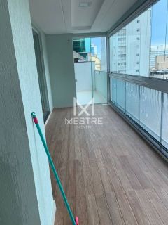 APARTAMENTO COM 04 SUÍTES NO CORAÇÃO DA MEIA PRAIA