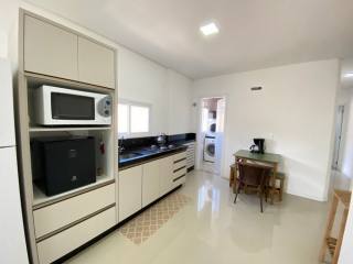APARTAMENTO 02 DORMITÓRIOS MOBILIADO PEREQUE