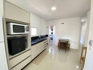 APARTAMENTO 02 DORMITÓRIOS MOBILIADO PEREQUE