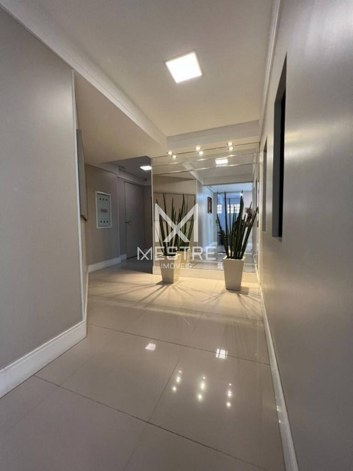 APARTAMENTO MOBILIADO EM ITAPEMA - SC