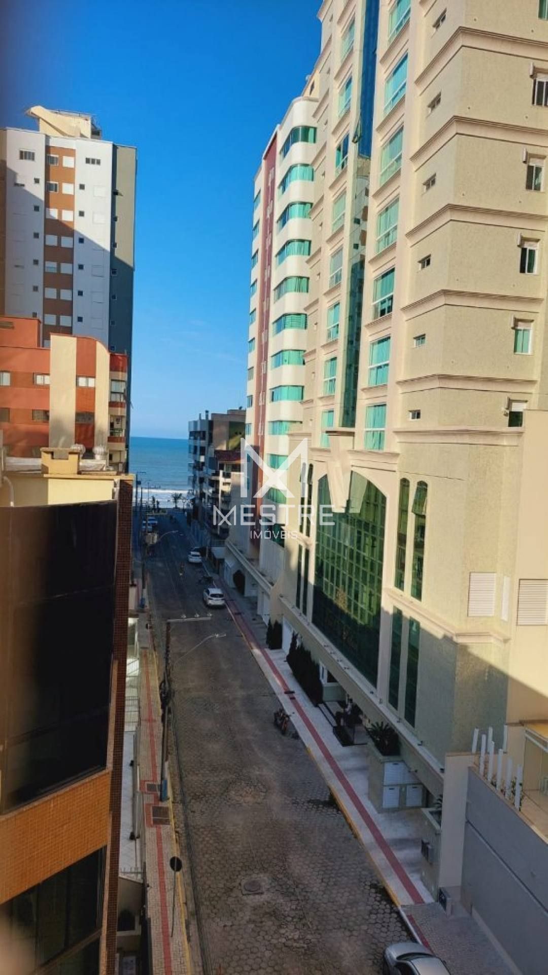 APARTAMENTO NA QUADRA MAR EM ITAPEMA - SC