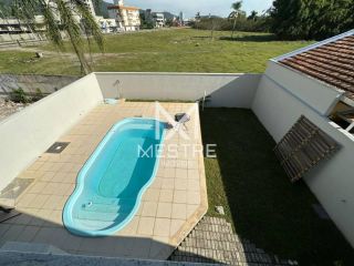 CASA COM PISCINA PARA VENDA EM PORTO BELO - SC