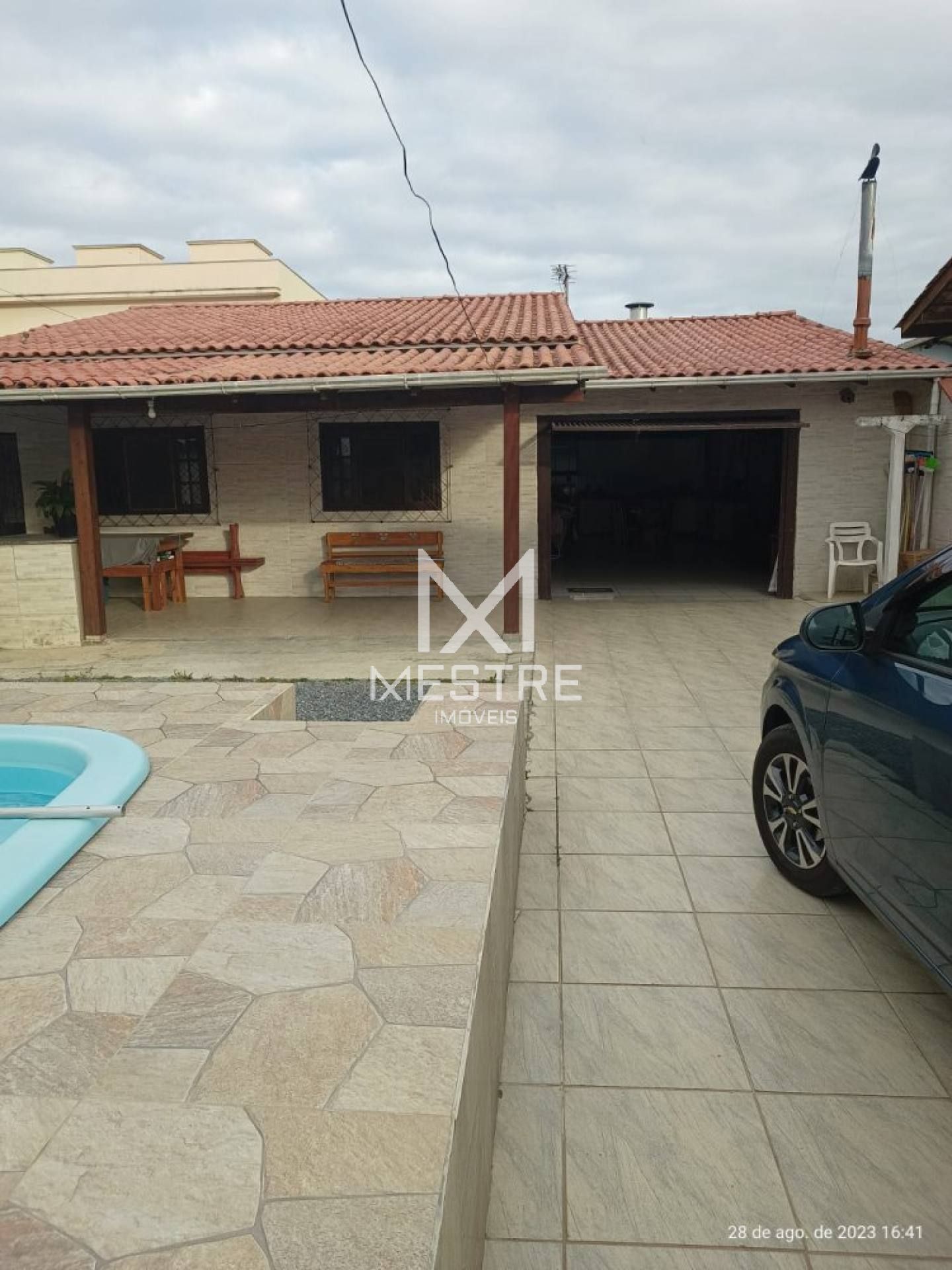 CASA COM PISCINA PARA VENDA EM PORTO BELO - SC