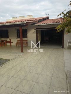 CASA COM PISCINA PARA VENDA EM PORTO BELO - SC