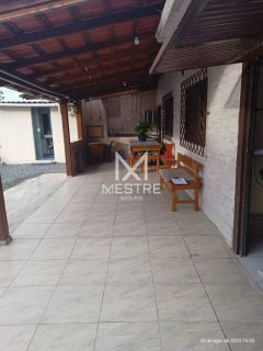 CASA COM PISCINA PARA VENDA EM PORTO BELO - SC