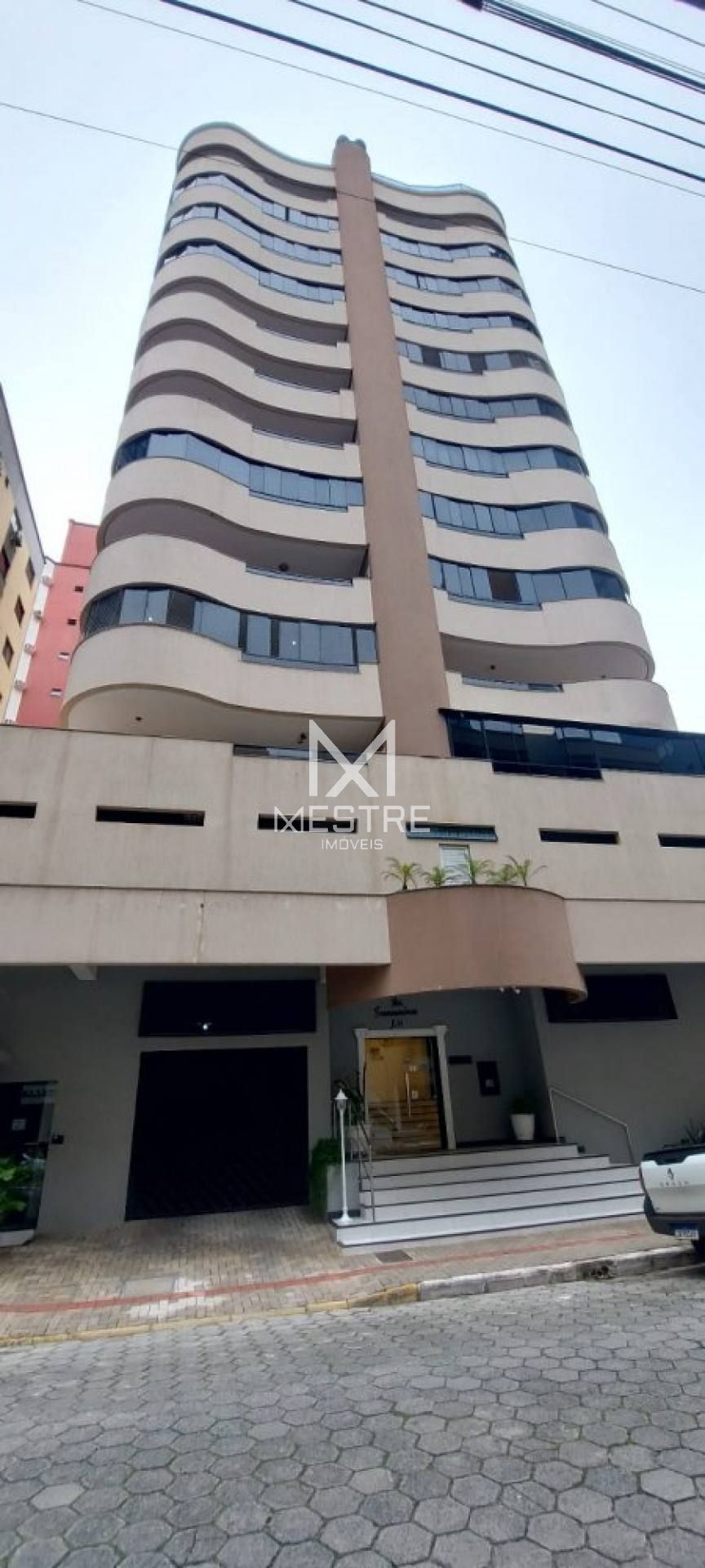 APARTAMENTO BEM LOCALIZADO EM ITAPEMA - SC