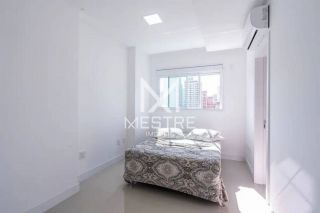 APARTAMENTO MOBILIADO EM MEIA PRAIA
