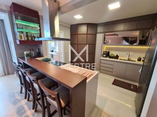 APARTAMENTO FINAMENTE MOBILIADO EM MEIA PRAIA