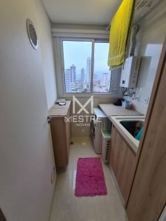 APARTAMENTO FINAMENTE MOBILIADO EM MEIA PRAIA