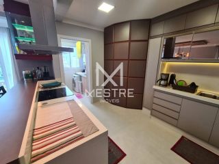 APARTAMENTO FINAMENTE MOBILIADO EM MEIA PRAIA