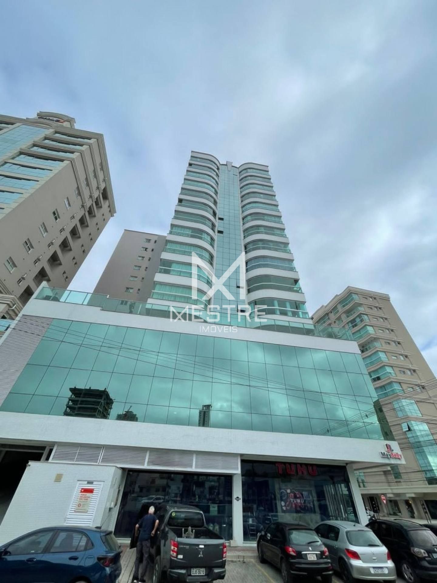 APARTAMENTO FINAMENTE MOBILIADO NA QUADRA MAR