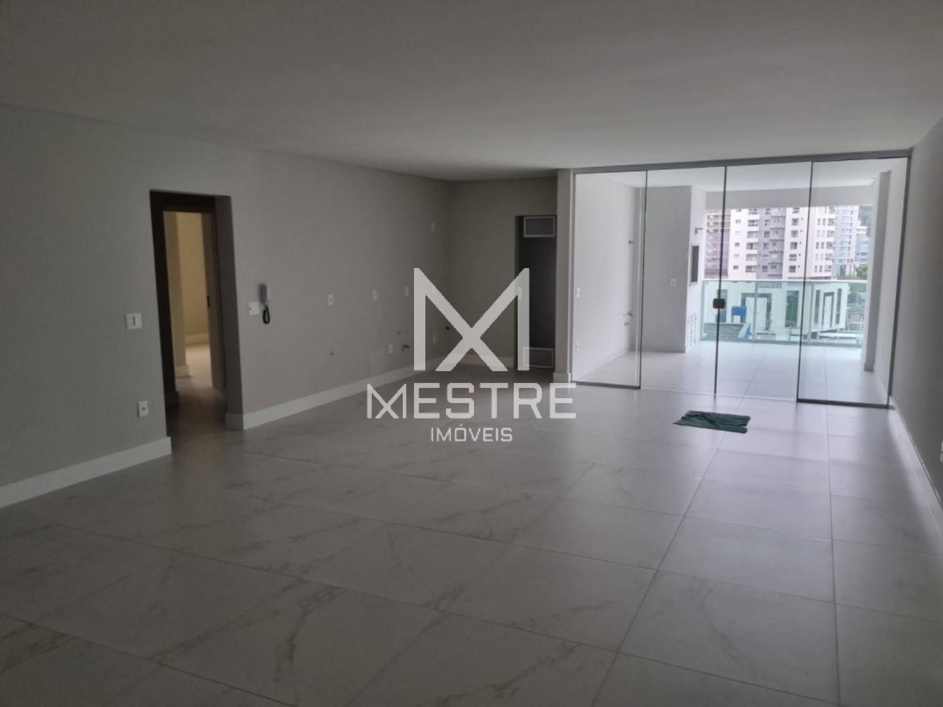 APARTAMENTO Á VENDA EM ITAPEMA