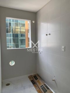 APARTAMENTO 03 SUÍTES MEIA PRAIA QUADRA MAR