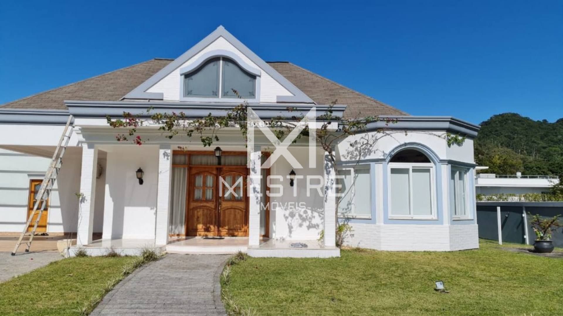 BELÍSSIMA CASA NA CHÁCARA FLORA À VENDA